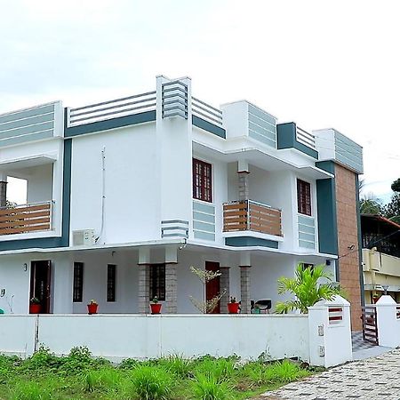 Pullad Villa Aranmula Kültér fotó